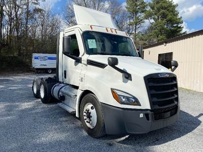 Freightliner Cascadia 126 Day Cab Truck - 435HP, 12 Speed Automatic