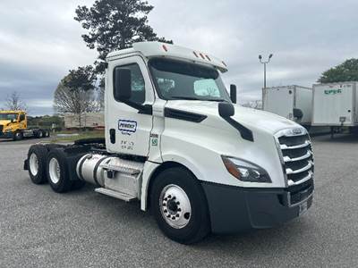 Freightliner Cascadia 126 Day Cab Truck - 435HP, 12 Speed Automatic