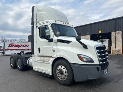 Freightliner Cascadia 126 Day Cab Truck - 455HP, 12 Speed Automatic
