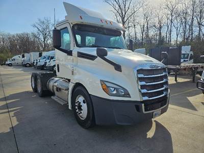 Freightliner Cascadia 126 Day Cab Truck - Cummins 400HP, 13 Speed Automatic