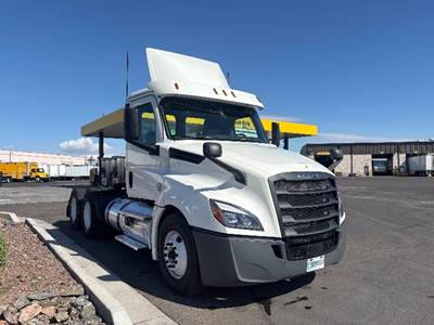 Freightliner Cascadia 126 Day Cab Truck - Cummins 400HP, 13 Speed Automatic