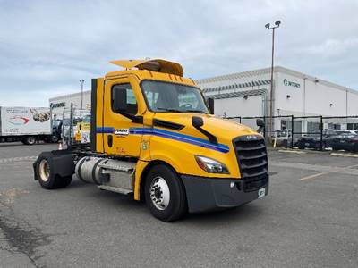 Freightliner Cascadia 126 Single Axle Day Cab Truck - 410HP, 12 Speed Automatic