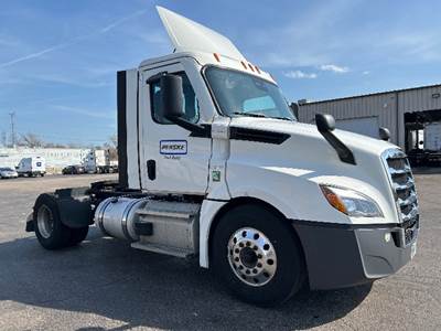Freightliner Cascadia 126 Single Axle Day Cab Truck - 410HP, 12 Speed Automatic