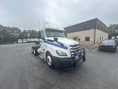 Freightliner Cascadia 126 Day Cab Truck - 435HP, 12 Speed Automatic