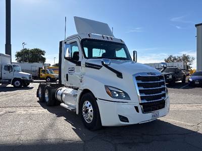 Freightliner Cascadia 126 Day Cab Truck - 450HP, 10 Speed Manual