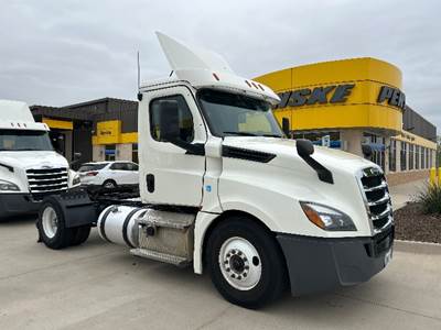 Freightliner Cascadia 126 Single Axle Day Cab Truck - 410HP, 12 Speed Automatic