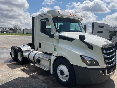 Freightliner Cascadia 126 Day Cab Truck - 455HP, 12 Speed Automatic