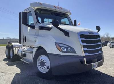 Freightliner Cascadia 126 Day Cab Truck - 455HP, 12 Speed Automatic