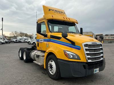 Freightliner T12664ST Day Cab Truck - 435HP, 12 Speed Automatic
