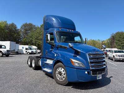 Freightliner Cascadia 126 Day Cab Truck - 410HP, 12 Speed Automatic