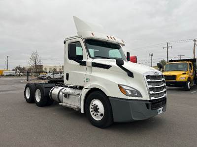 Freightliner Cascadia 126 Day Cab Truck - 435HP, 12 Speed Automatic