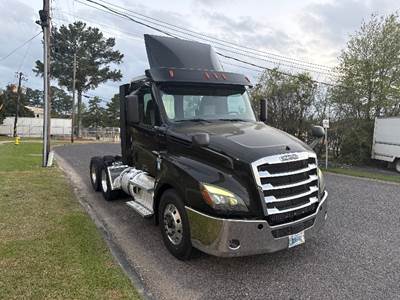 Freightliner Cascadia 126 Day Cab Truck - 455HP, 10 Speed Manual