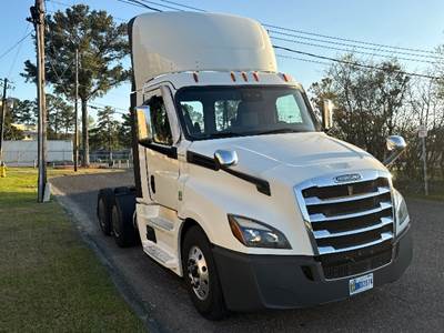 Freightliner Cascadia 126 Day Cab Truck - 410HP, 12 Speed Automatic