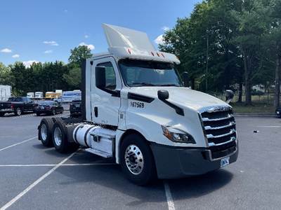 Freightliner Cascadia 126 Day Cab Truck - 435HP, 12 Speed Automatic