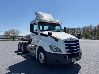 Freightliner Cascadia 126 Day Cab Truck - 435HP, 12 Speed Automatic