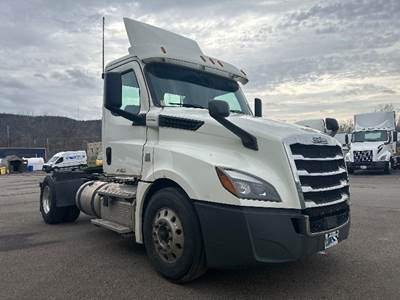 Freightliner Cascadia 126 Single Axle Day Cab Truck - 410HP, 12 Speed Automatic