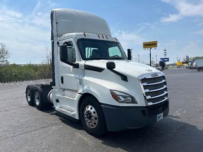 Freightliner Cascadia 126 Day Cab Truck - 455HP, 12 Speed Automatic