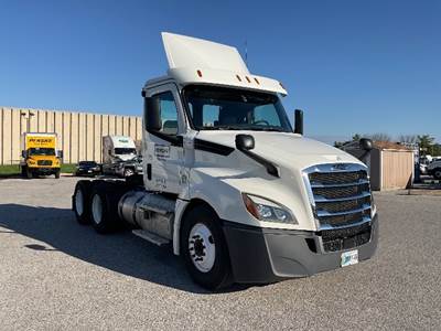 Freightliner Cascadia 126 Day Cab Truck - Cummins 400HP, 13 Speed Automatic