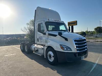 Freightliner T12664ST Day Cab Truck - 455HP, 12 Speed Automatic