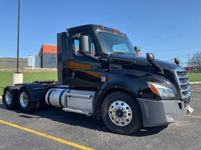 Freightliner Cascadia 126 Day Cab Truck - 455HP, 10 Speed Manual