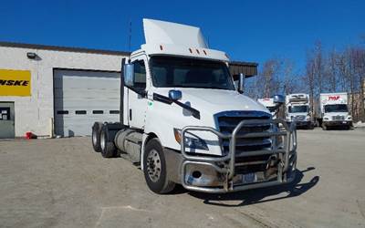 Freightliner Cascadia 126 Day Cab Truck - 455HP, 12 Speed Automatic