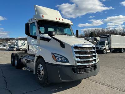Freightliner Cascadia 126 Day Cab Truck - 435HP, 12 Speed Automatic