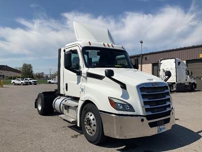 Freightliner Cascadia 126 Single Axle Day Cab Truck - 435HP, 12 Speed Automatic