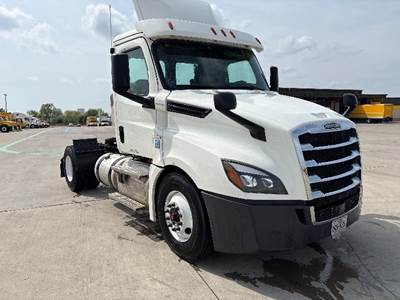 Freightliner Cascadia 126 Single Axle Day Cab Truck - 410HP, 12 Speed Automatic