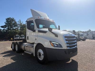 Freightliner Cascadia 126 Day Cab Truck - 455HP, 12 Speed Automatic