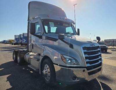 Freightliner Cascadia 126 Day Cab Truck - 450HP, 12 Speed Automatic