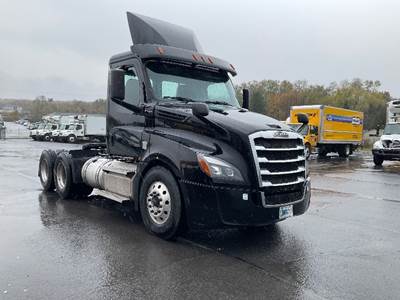 Freightliner Cascadia 126 Day Cab Truck - 450HP, 12 Speed Automatic