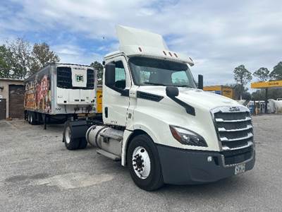 Freightliner Cascadia 126 Single Axle Day Cab Truck - 410HP, 12 Speed Automatic