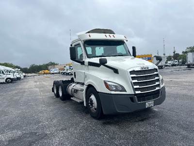 Freightliner Cascadia 126 Day Cab Truck - 435HP, 12 Speed Automatic