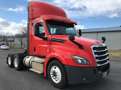 Freightliner Cascadia 126 Day Cab Truck - 455HP, 12 Speed Automatic
