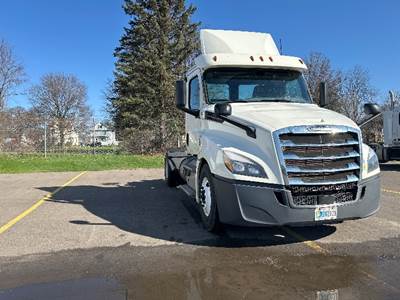 Freightliner Cascadia 126 Single Axle Day Cab Truck - 410HP, 12 Speed Automatic