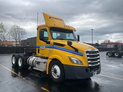Freightliner Cascadia 126 Day Cab Truck - 435HP, 12 Speed Automatic