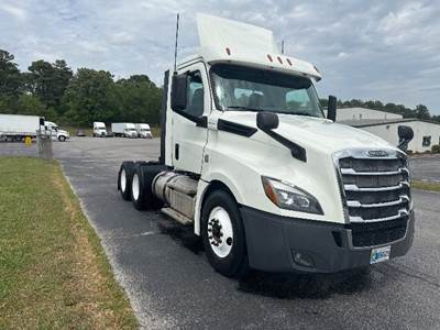 Freightliner Cascadia 126 Day Cab Truck - 455HP, 12 Speed Automatic