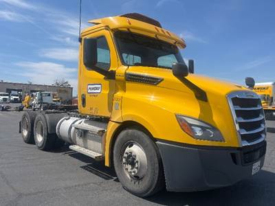 Freightliner Cascadia 126 Day Cab Truck - 435HP, 12 Speed Automatic