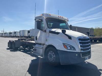 Freightliner Cascadia 126 Day Cab Truck - 455HP, 12 Speed Automatic