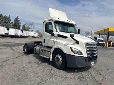 Freightliner Cascadia 126 Single Axle Day Cab Truck - 410HP, 12 Speed Automatic