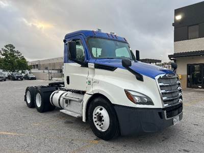 Freightliner Cascadia 126 Day Cab Truck - 435HP, 10 Speed Manual