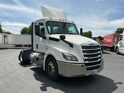 Freightliner Cascadia 126 Single Axle Day Cab Truck - 435HP, 12 Speed Automatic