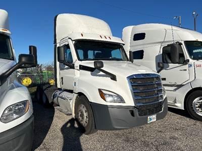 Freightliner Cascadia 126 Day Cab Truck - Cummins 450HP, 10 Speed Automatic