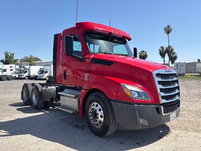 Freightliner Cascadia 126 Day Cab Truck - 450HP, 10 Speed Manual