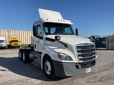 Freightliner Cascadia 126 Day Cab Truck - 435HP, 12 Speed Automatic