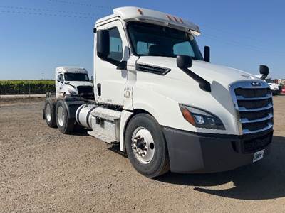 Freightliner Cascadia 126 Day Cab Truck - Cummins 400HP, 13 Speed Automatic