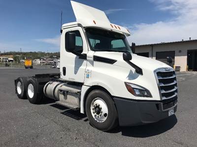 Freightliner Cascadia 126 Day Cab Truck - 435HP, 12 Speed Automatic