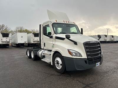Freightliner Cascadia 126 Day Cab Truck - 455HP, 12 Speed Automatic