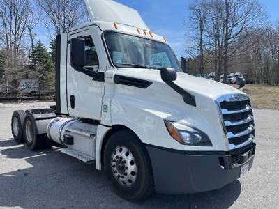Freightliner Cascadia 126 Day Cab Truck - 455HP, 12 Speed Automatic