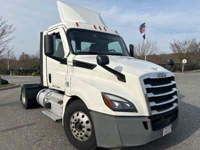 Freightliner Cascadia 126 Single Axle Day Cab Truck - 410HP, 12 Speed Automatic